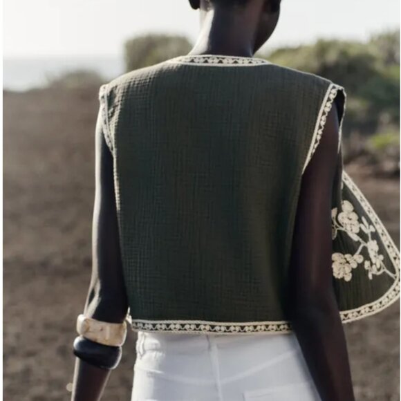 ZARA Embroidered Waistcoat – Size M (Ref. 6318/042/505) - Picture 4 of 16